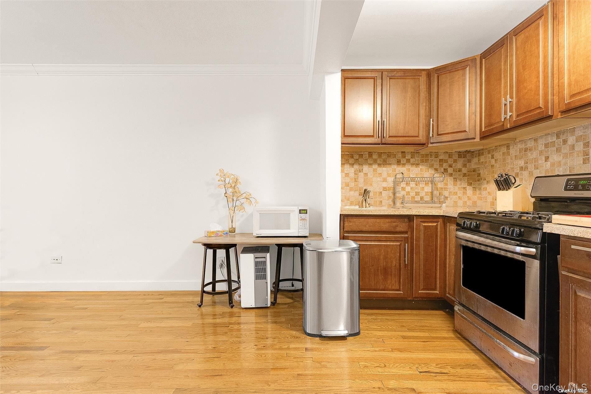 65-15 Alderton Street 5/f Property Photo 6