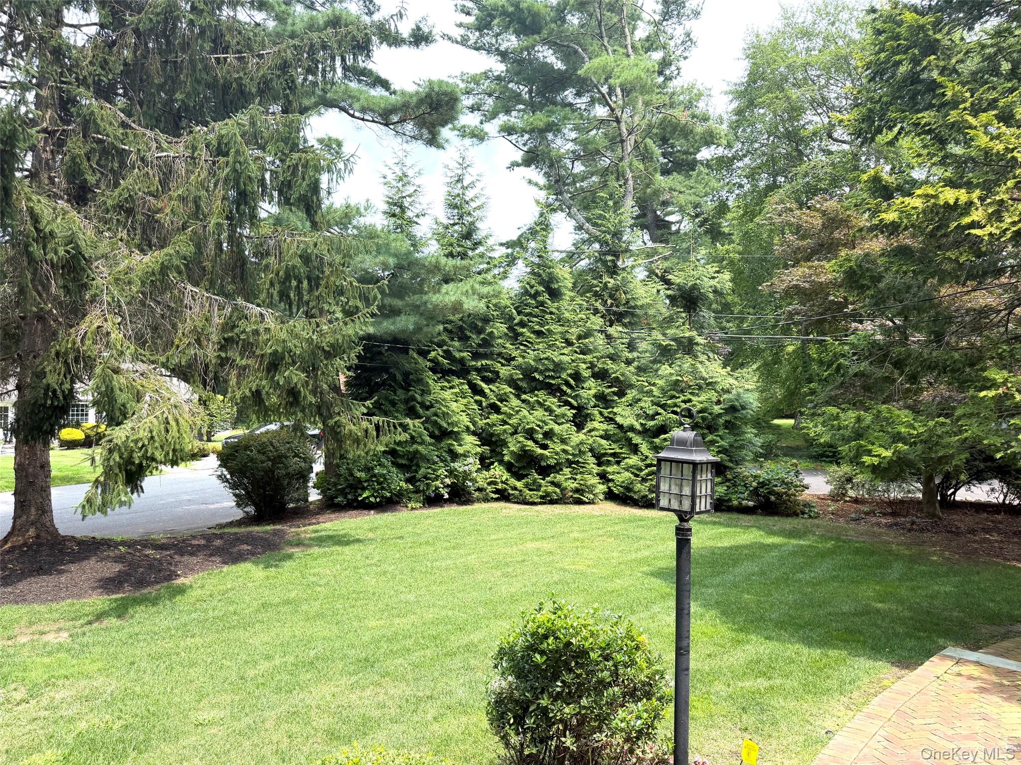12 Robin Lane Property Photo 7