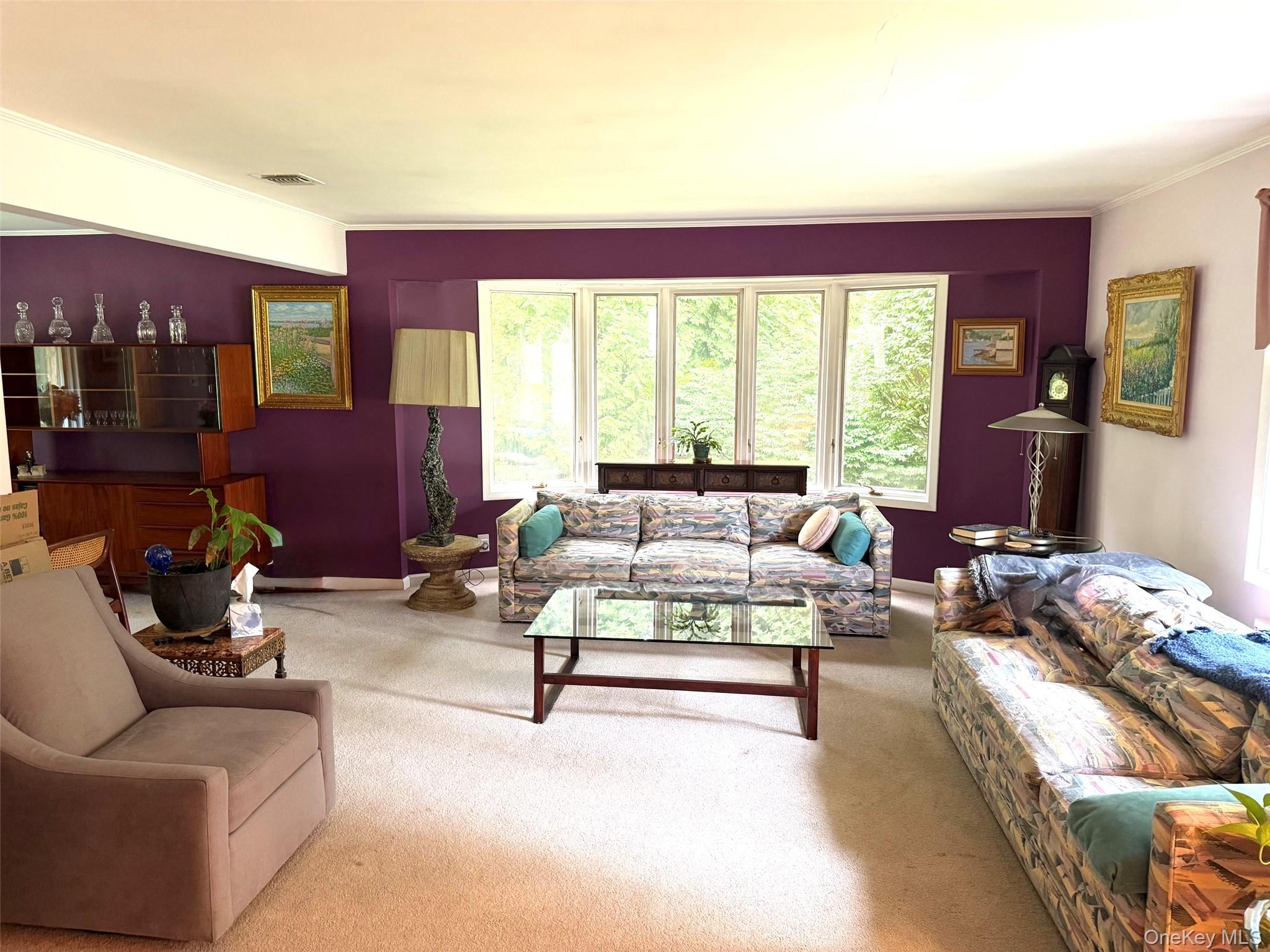 12 Robin Lane Property Photo 8