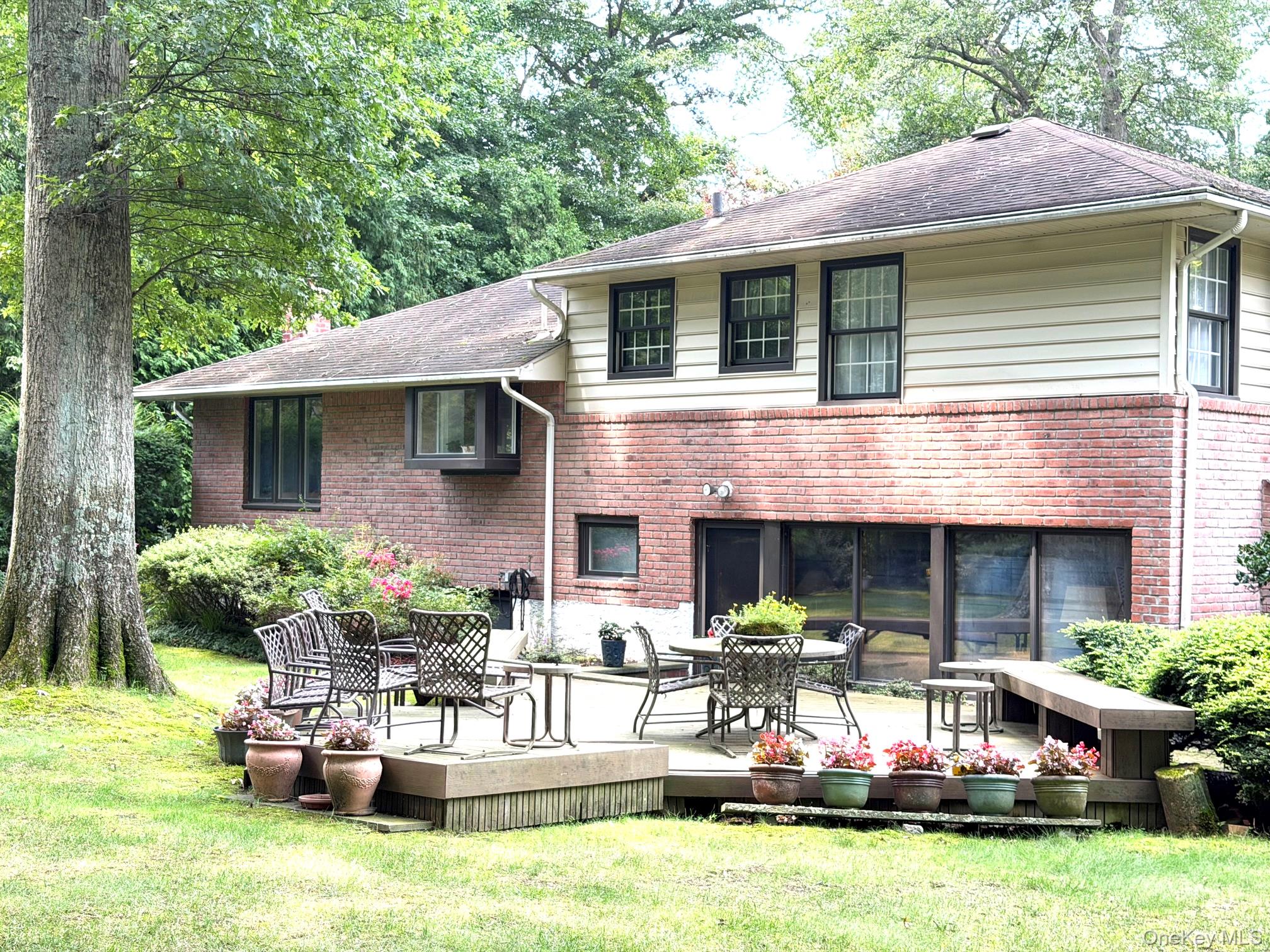 12 Robin Lane Property Photo 25