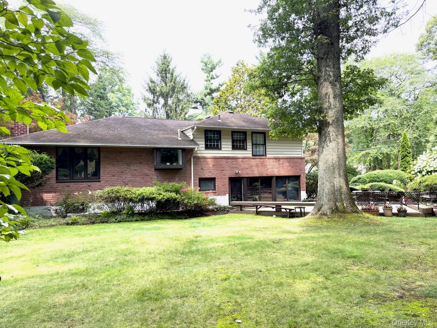 12 Robin Lane Property Photo 26