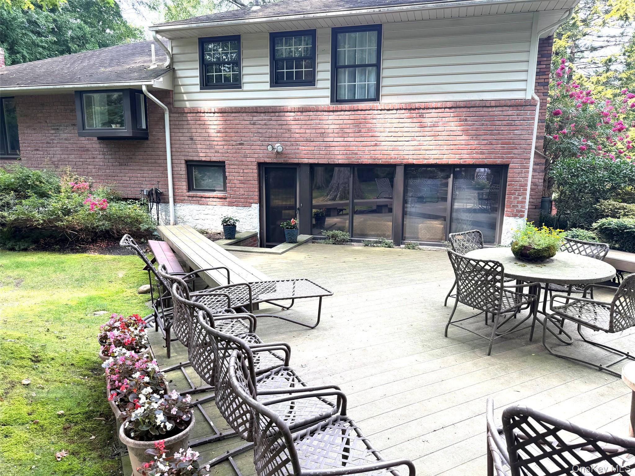 12 Robin Lane Property Photo 27
