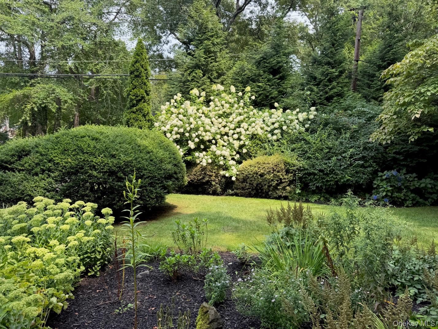 12 Robin Lane Property Photo 28
