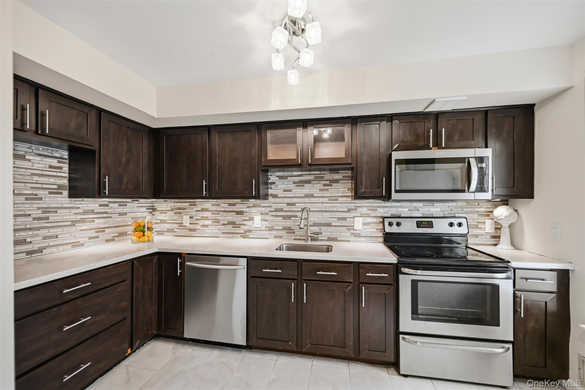 21 Taconic Street Property Photo 11