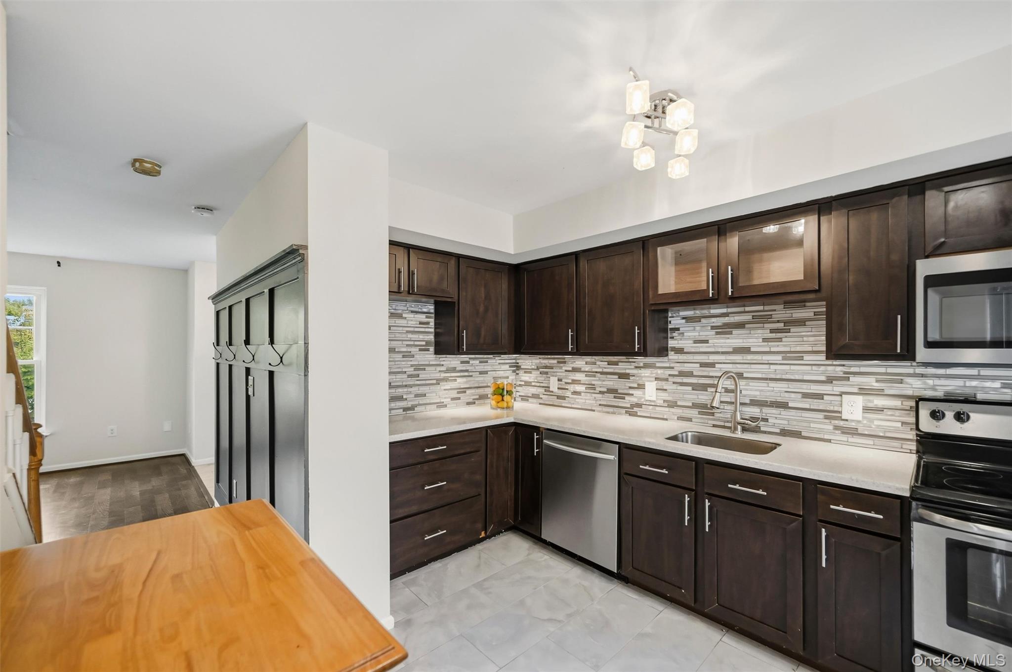 21 Taconic Street Property Photo 12
