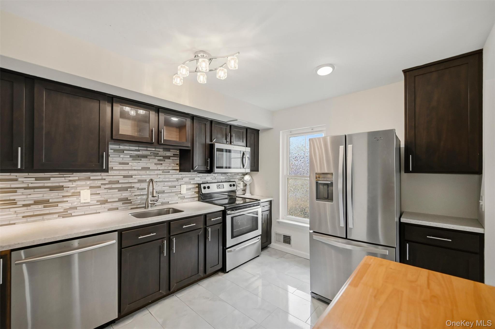 21 Taconic Street Property Photo 14