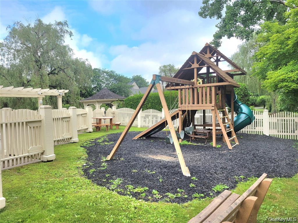 3905 Buttonwood Lane Property Photo 2