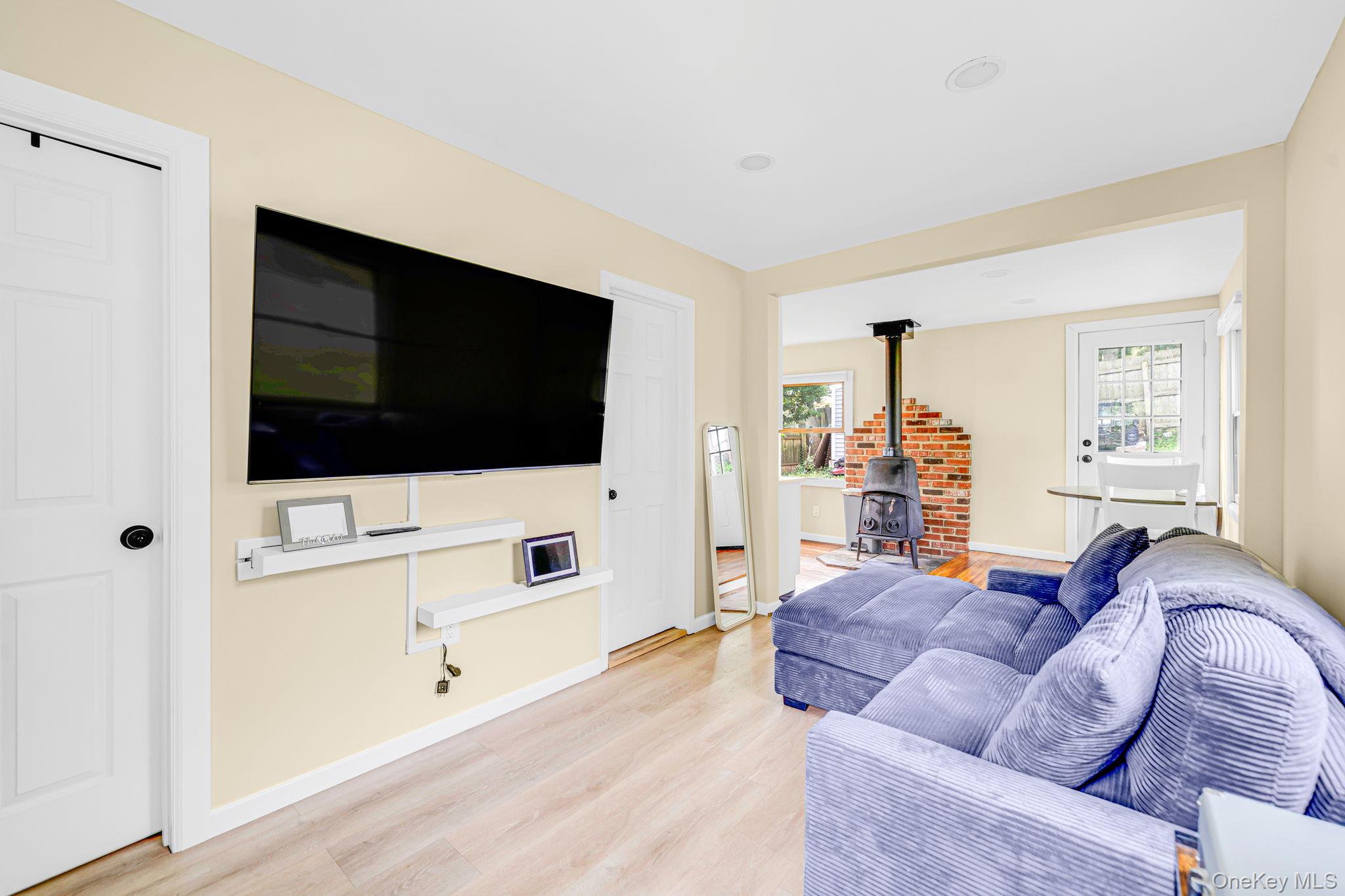 18 Port Jefferson Road Property Photo 2