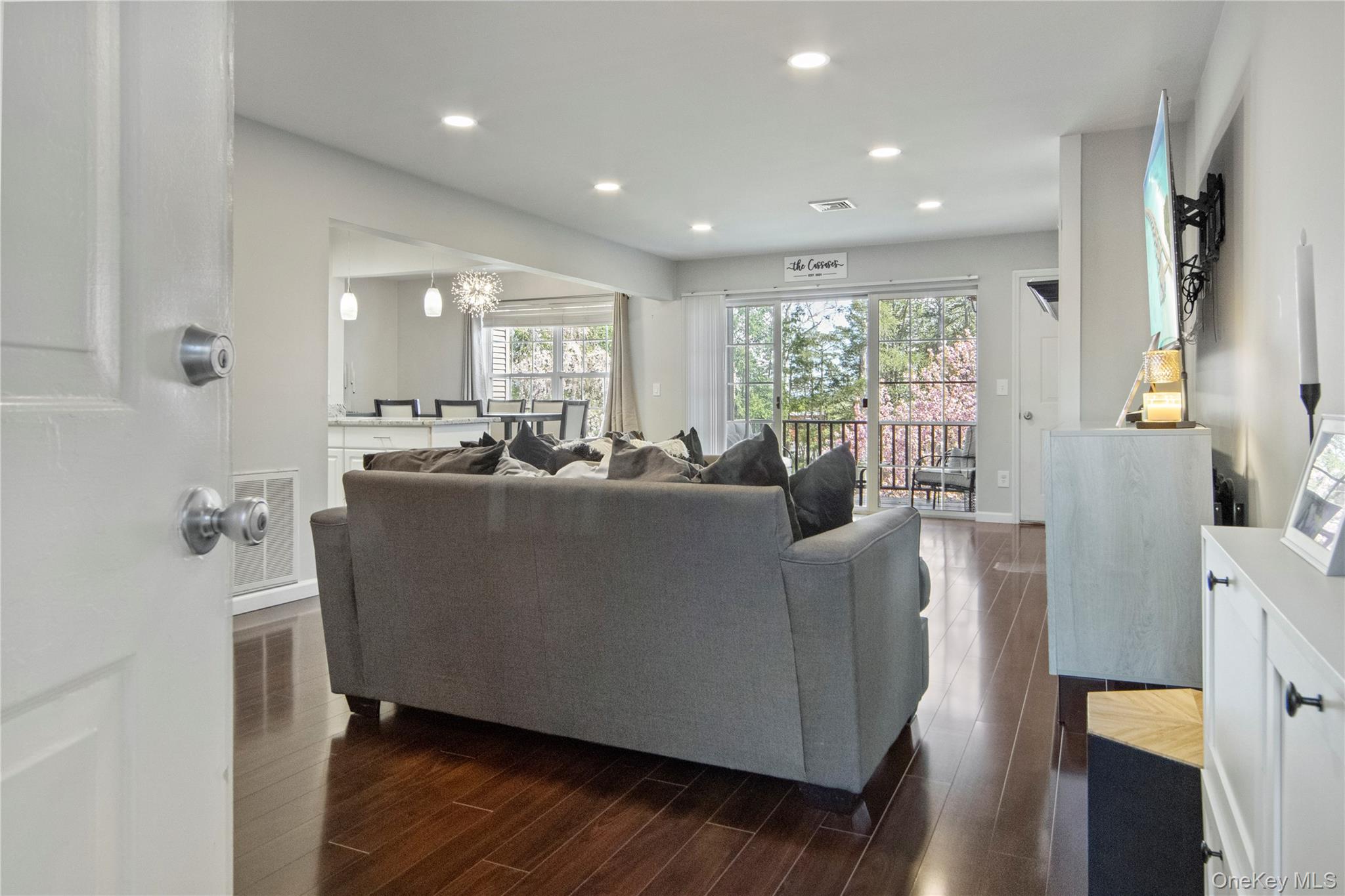 1009 Washington Green Property Photo 2