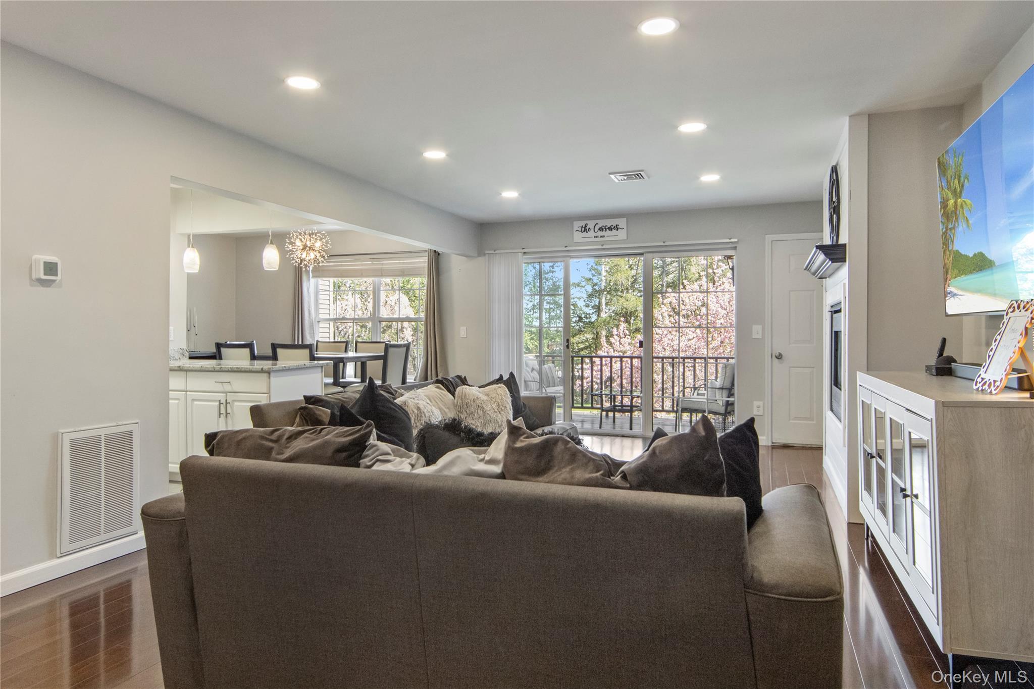 1009 Washington Green Property Photo 3