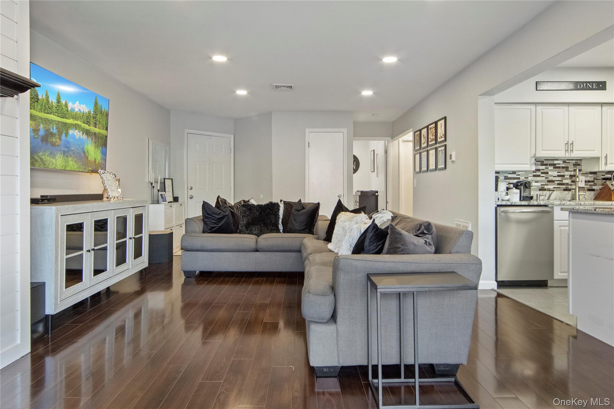 1009 Washington Green Property Photo 5