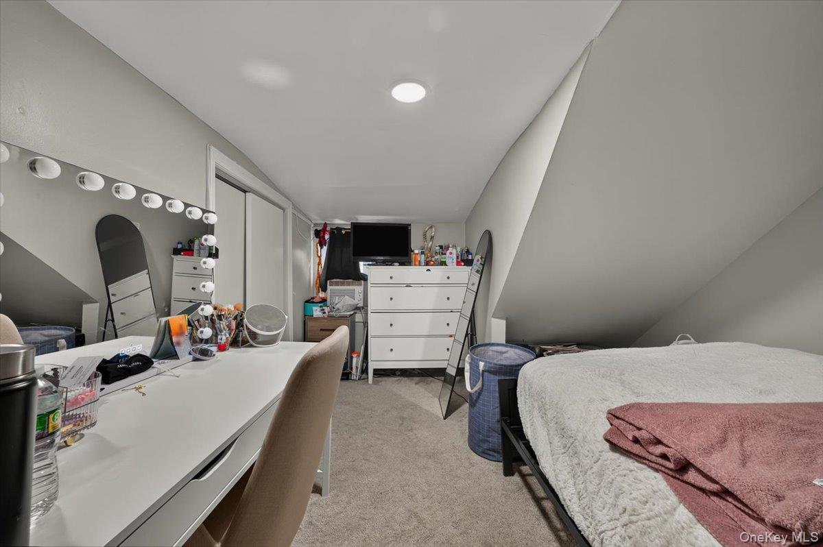 101 W 11th Street Property Photo 8
