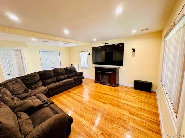 626 W Wyngate Drive Property Photo 3