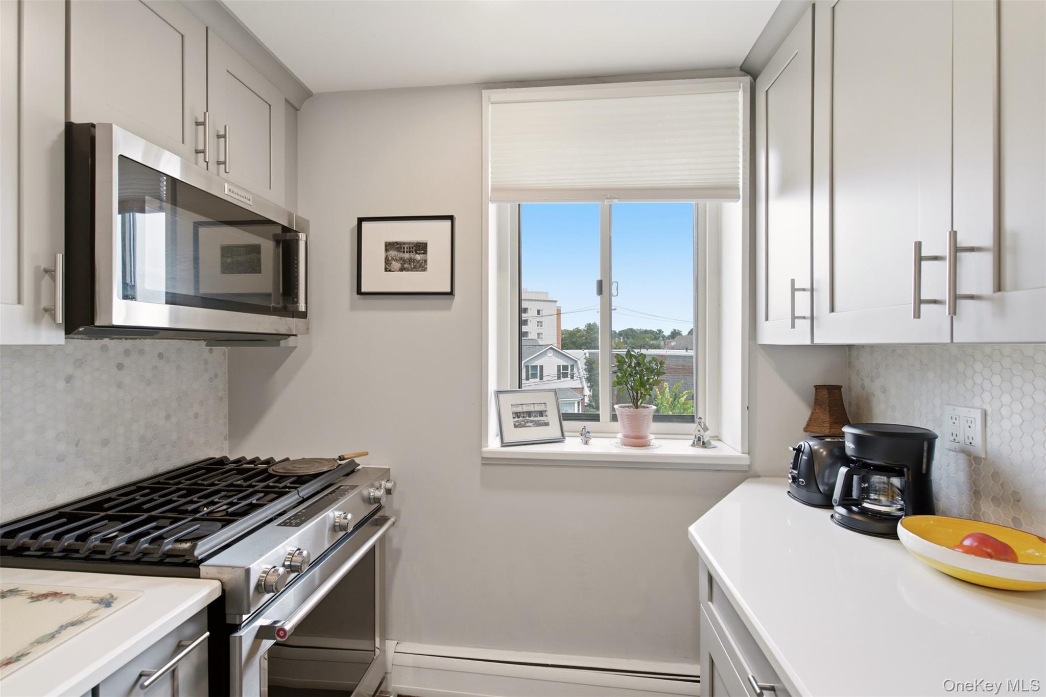 135 Post Avenue 2j Property Photo 18