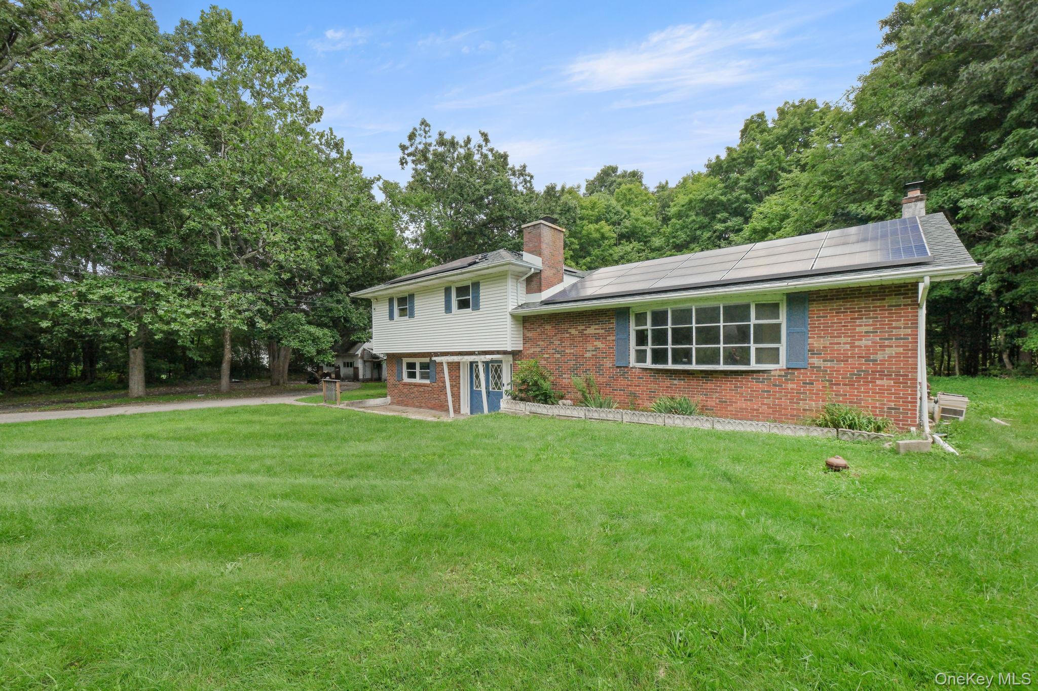 10 Creeden Drive Property Photo 2