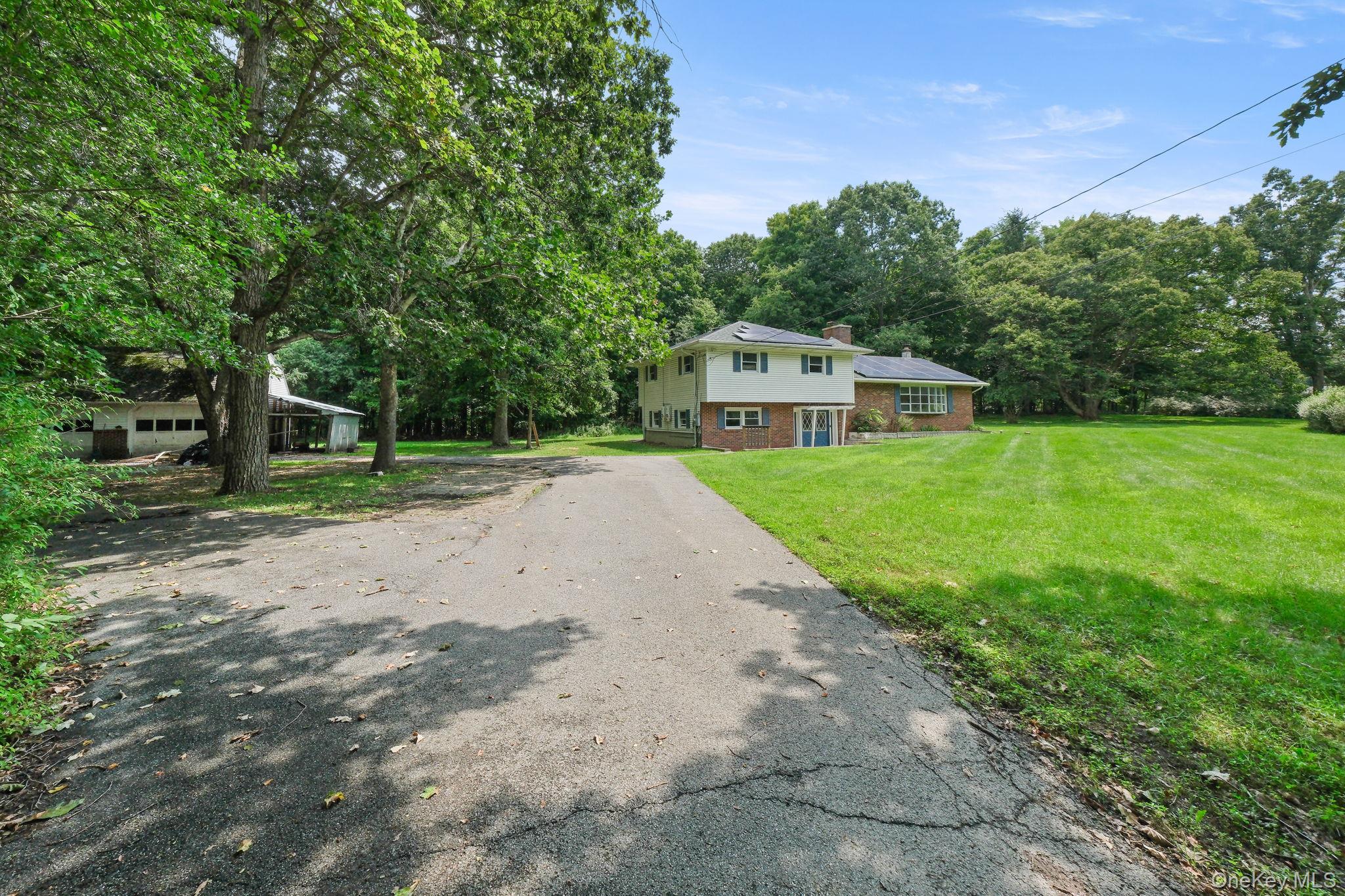 10 Creeden Drive Property Photo 3