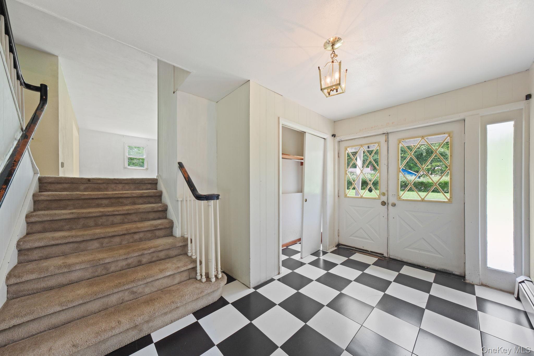 10 Creeden Drive Property Photo 4