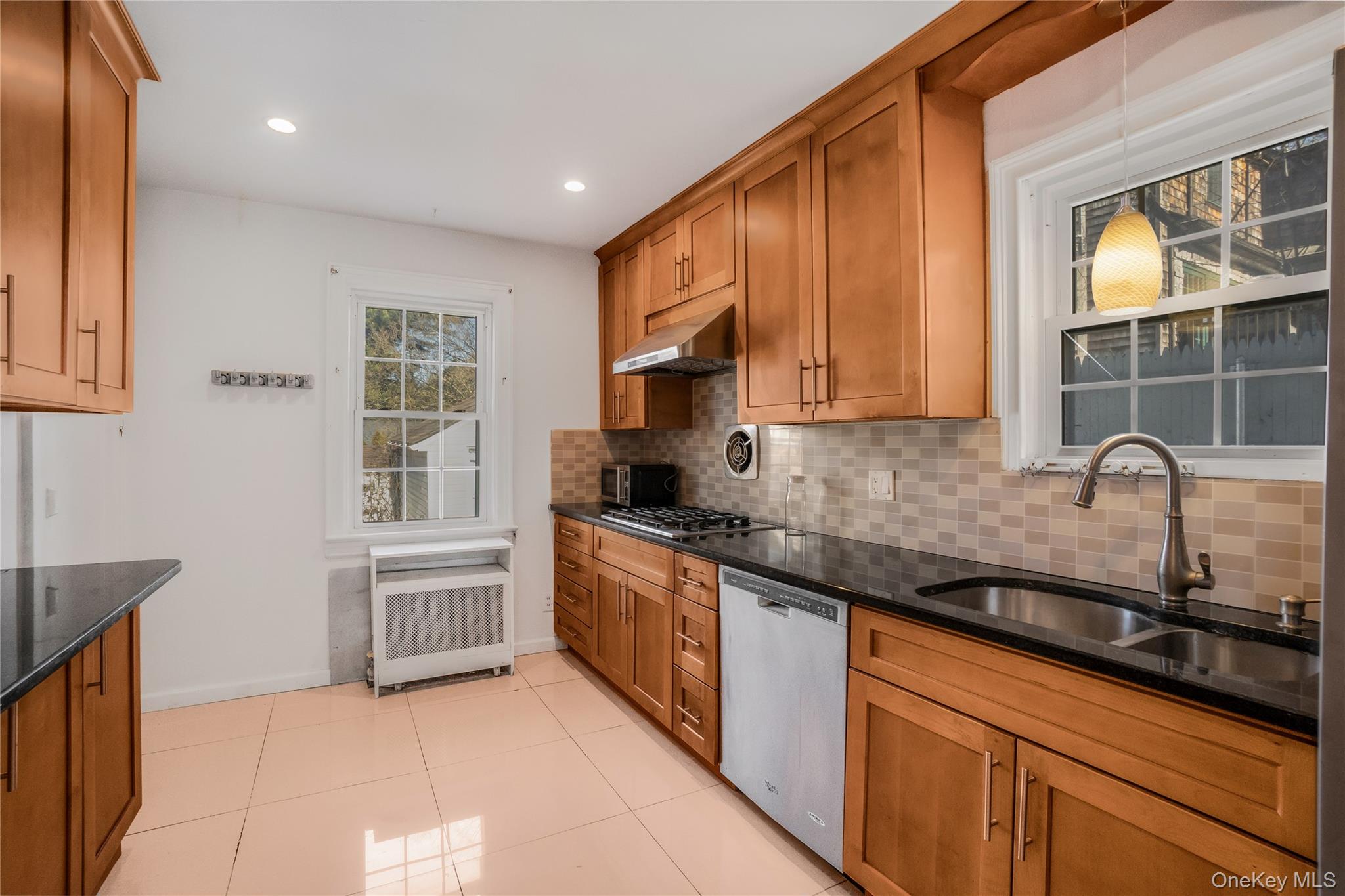 15 Broadway Property Photo 10