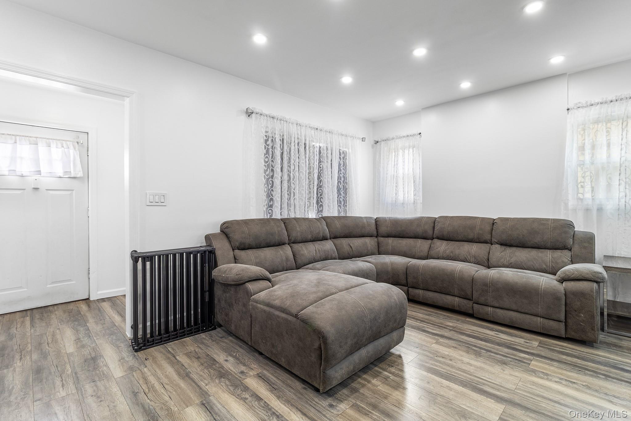 129 Lawson Street Property Photo 4