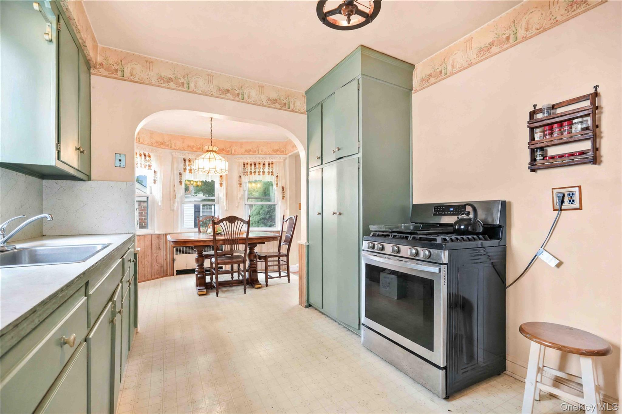 35 Mayfair Avenue Property Photo 3