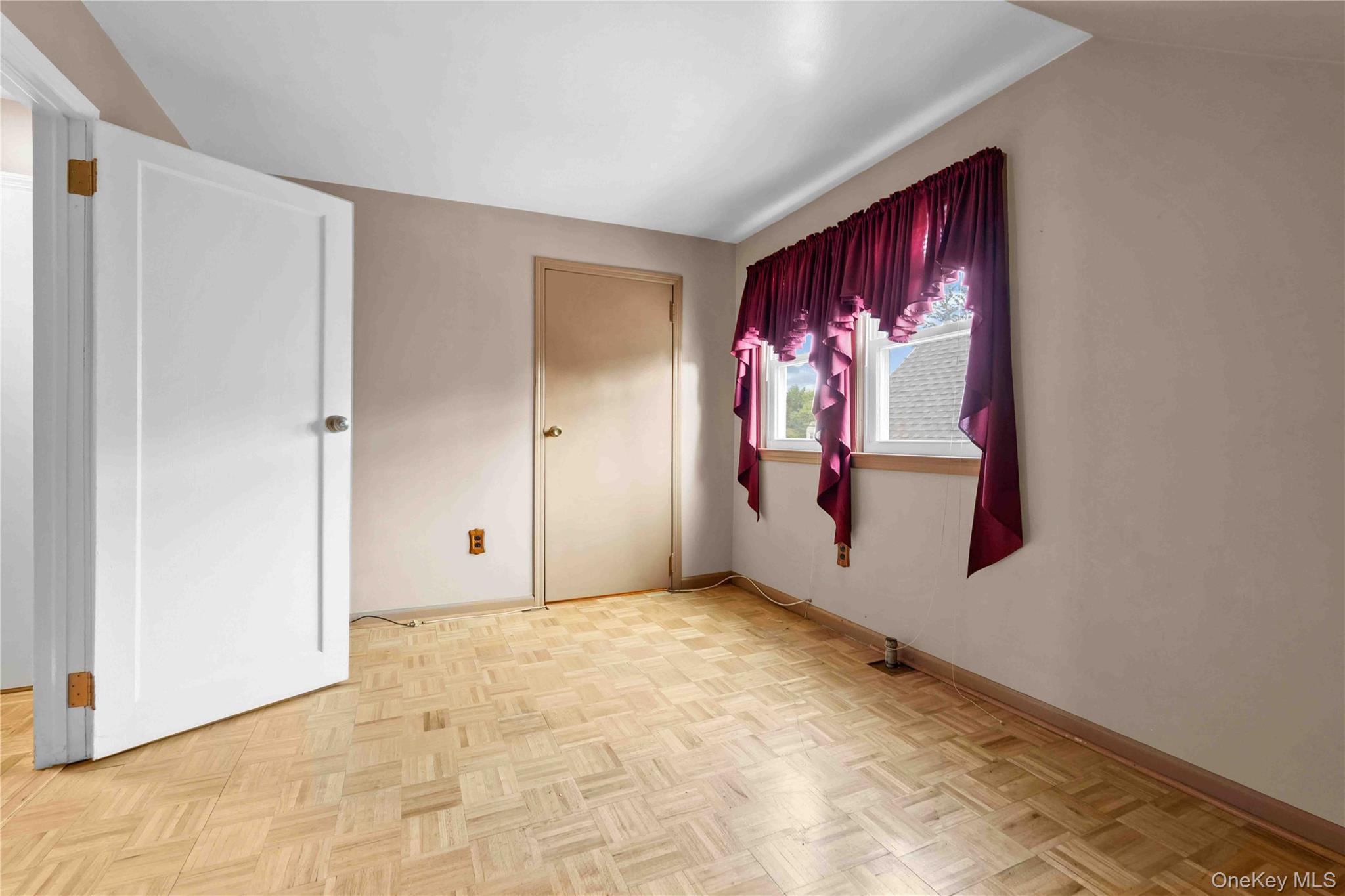 35 Mayfair Avenue Property Photo 10
