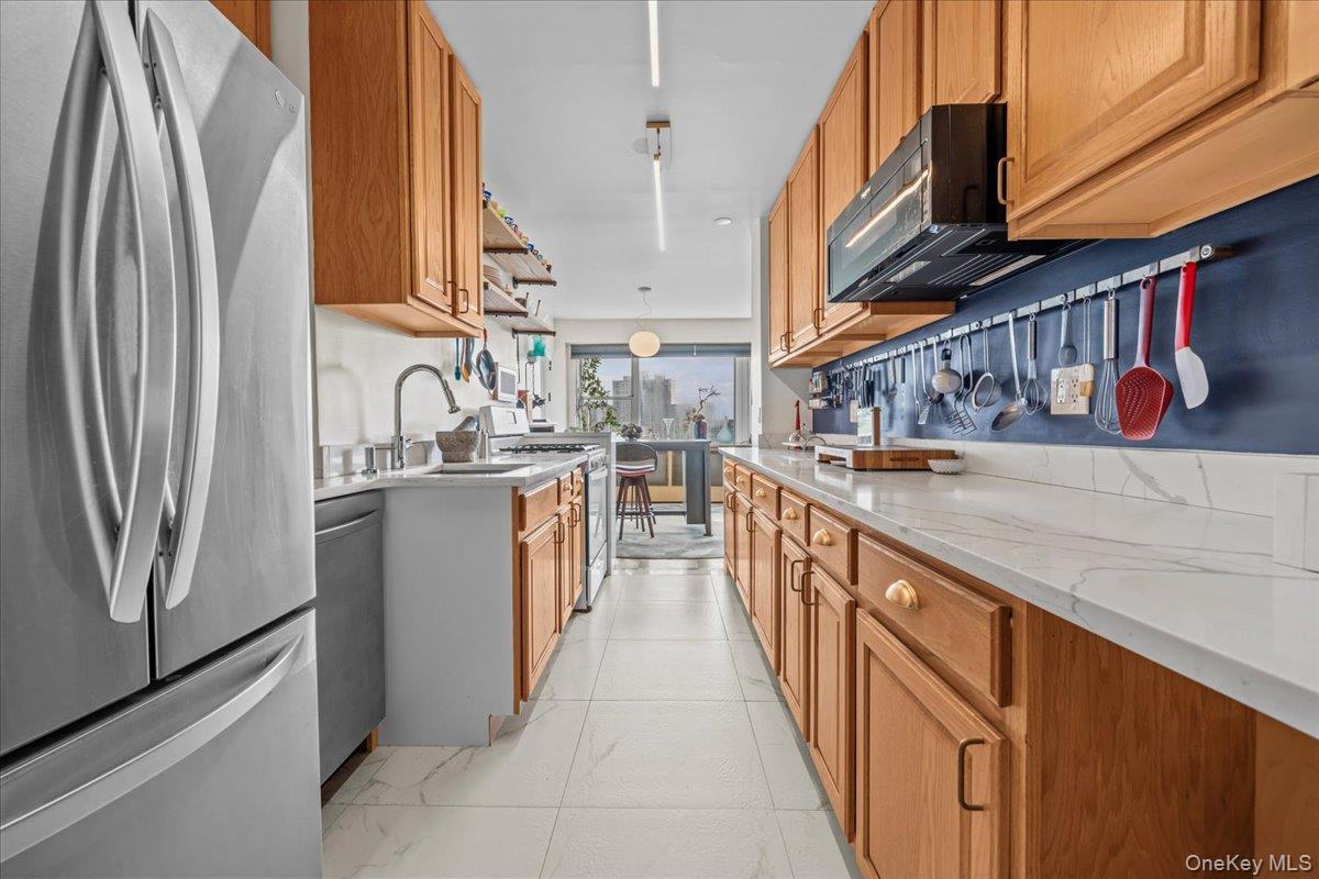 750 Kappock Street 1409 Property Photo 6
