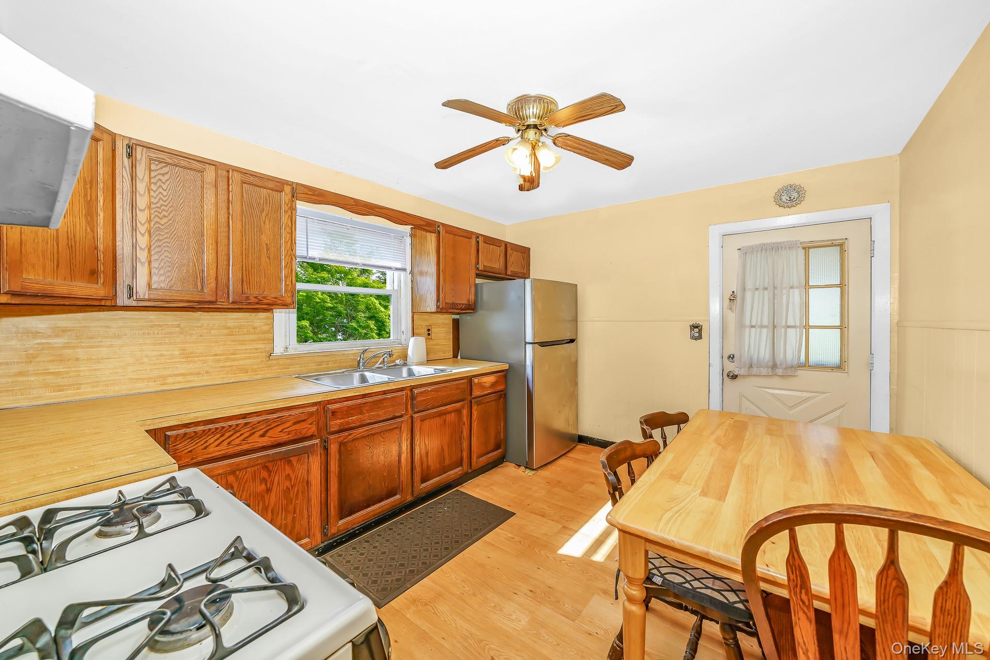 214 Root Avenue Property Photo 9