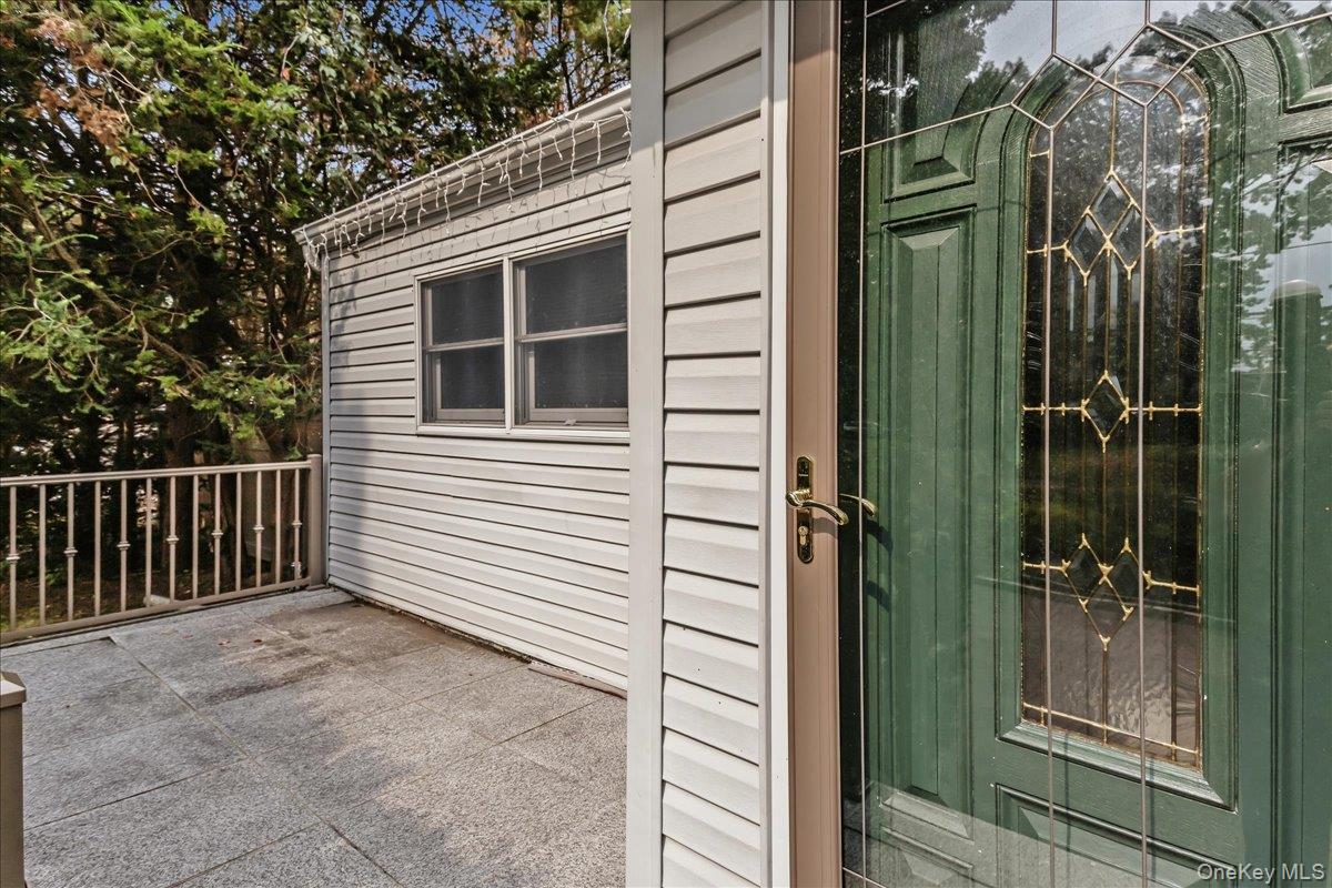 1091 Westminster Avenue Property Photo 3