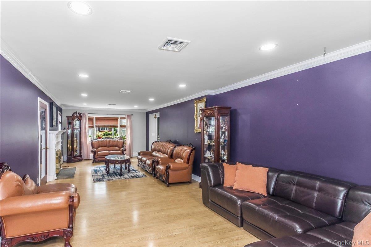 1091 Westminster Avenue Property Photo 4