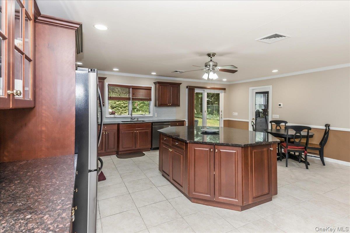 1091 Westminster Avenue Property Photo 9