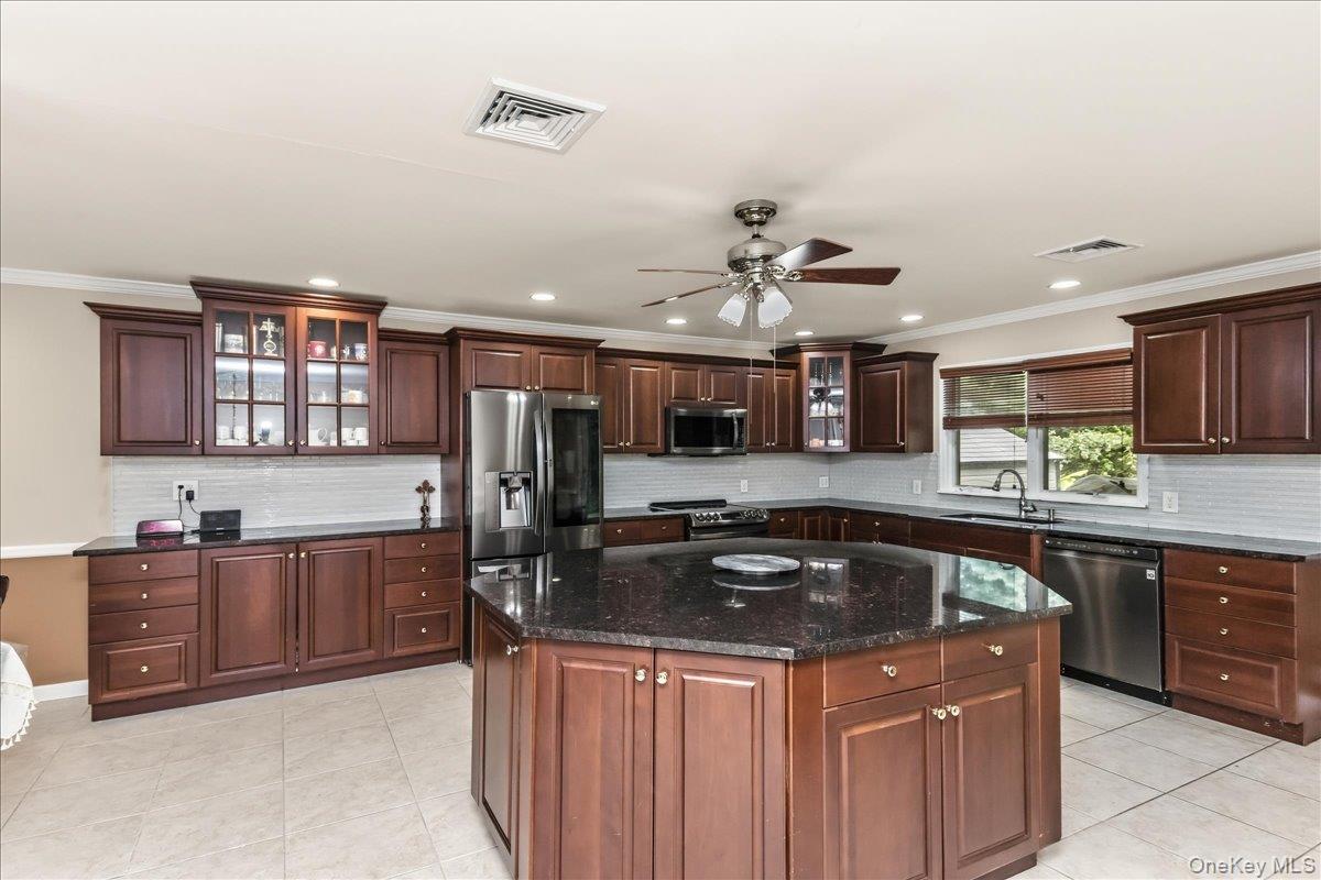 1091 Westminster Avenue Property Photo 10