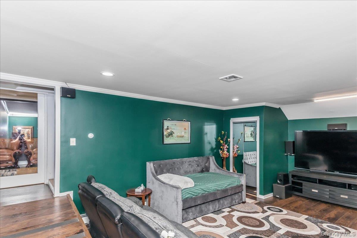 1091 Westminster Avenue Property Photo 17