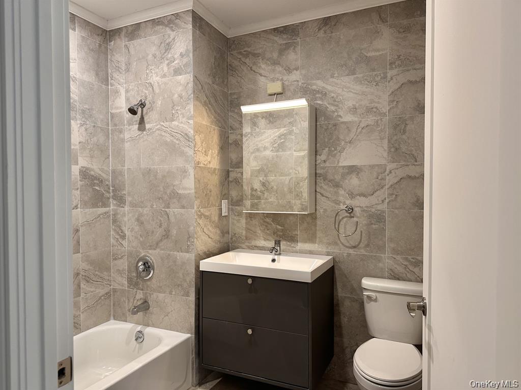 362 W Merrick Road 105 Property Photo 4
