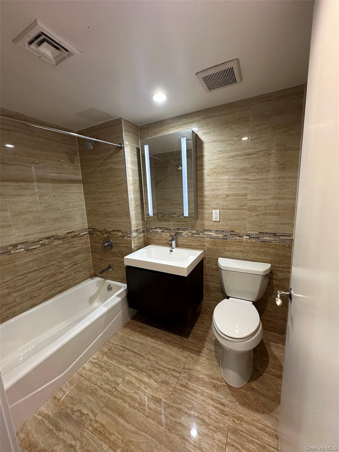 9745 63rd Drive 6c Property Photo 11