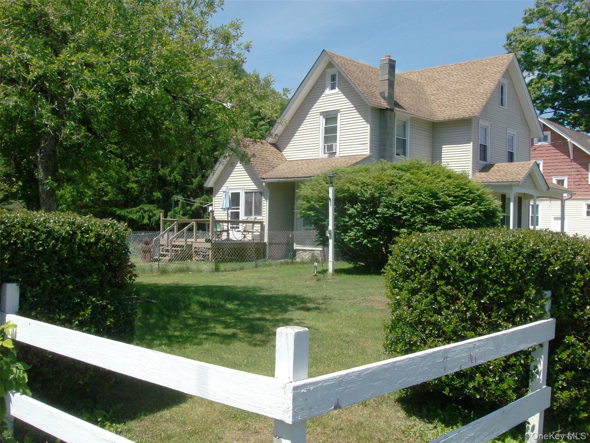 5 Riverside Drive Property Photo 1