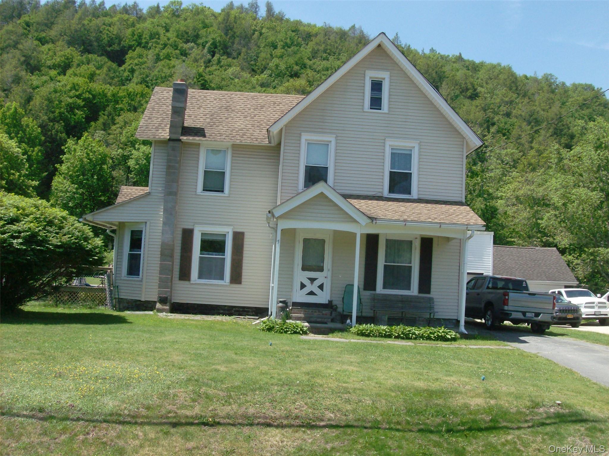 5 Riverside Drive Property Photo 2
