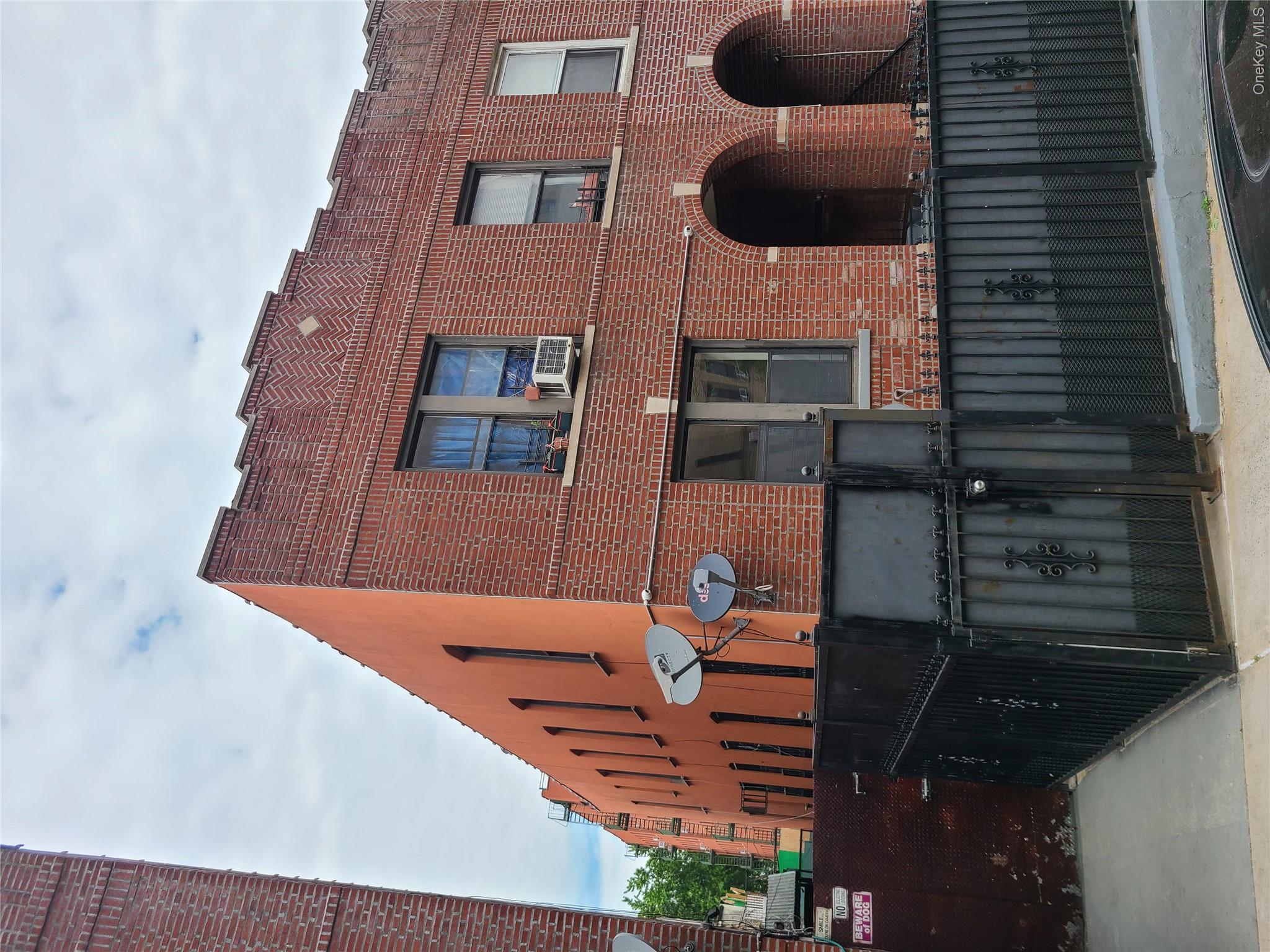 1309 Seneca Avenue Property Photo 2