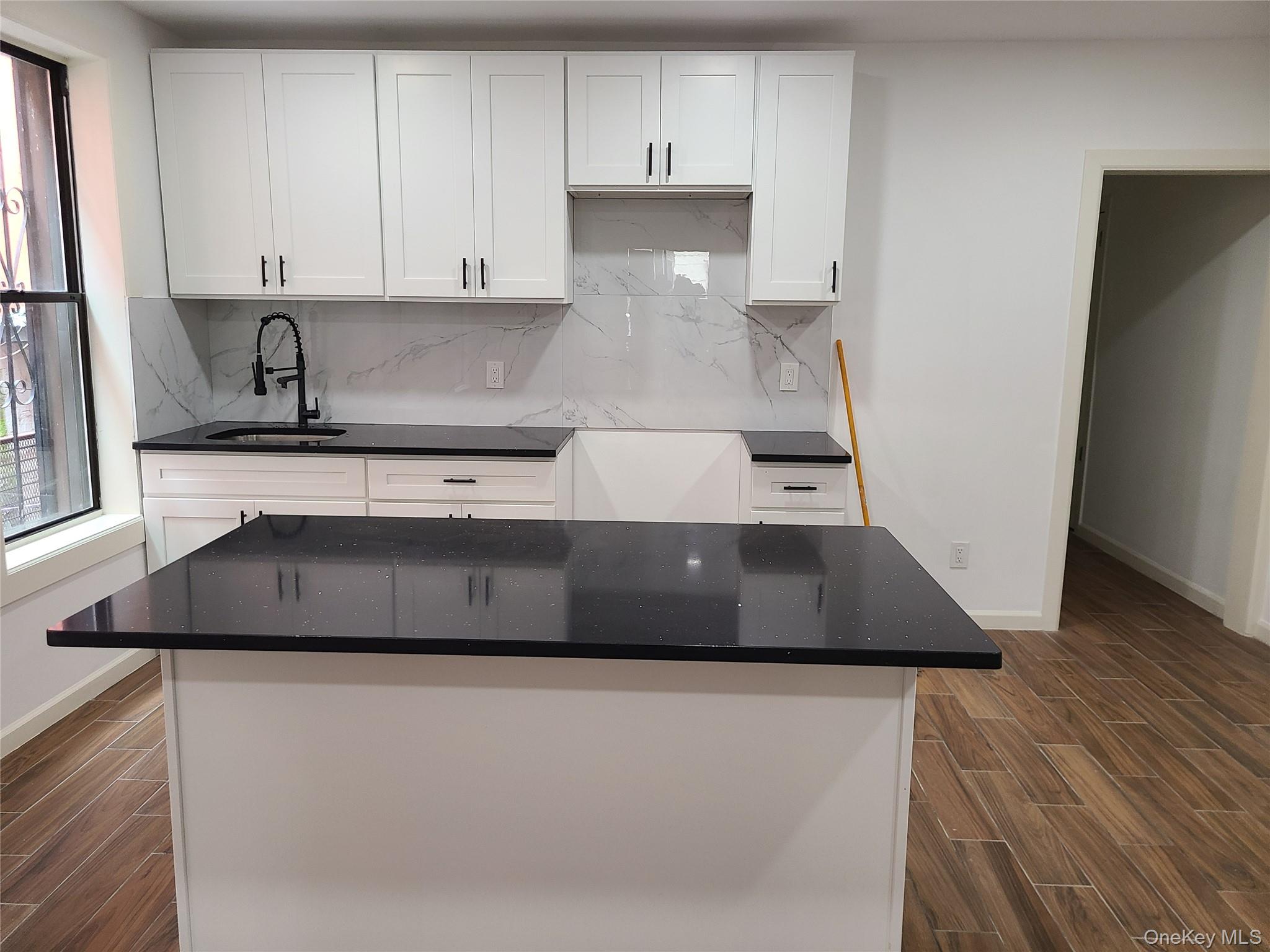 1309 Seneca Avenue Property Photo 5