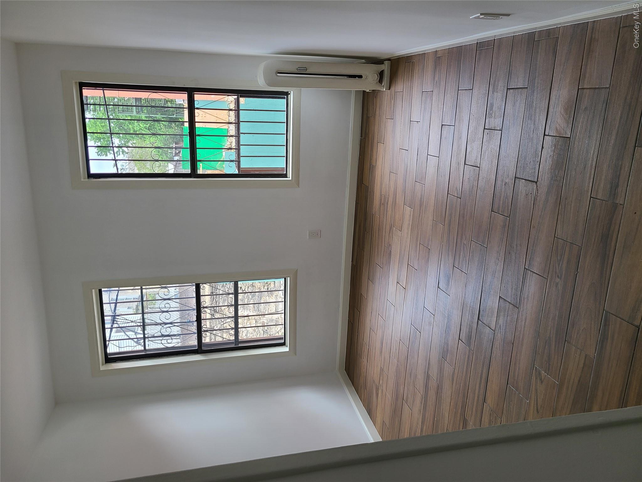 1309 Seneca Avenue Property Photo 8