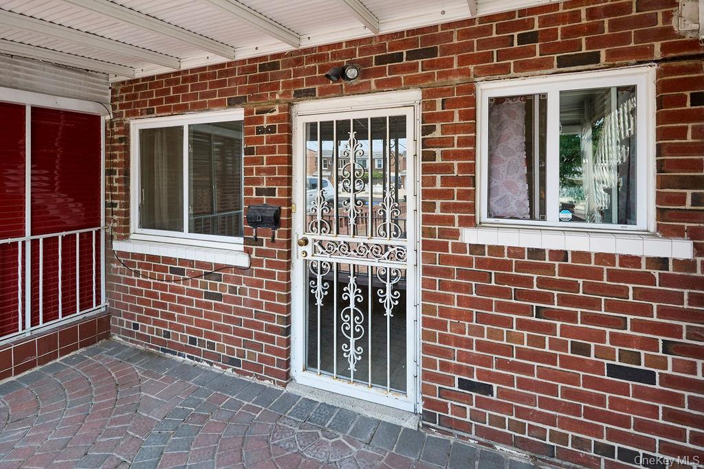 268 Throggs Neck Boulevard Property Photo 4