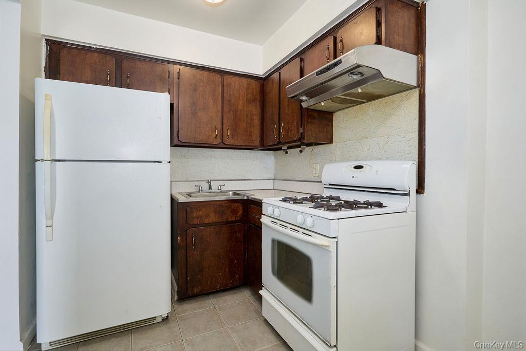 268 Throggs Neck Boulevard Property Photo 11