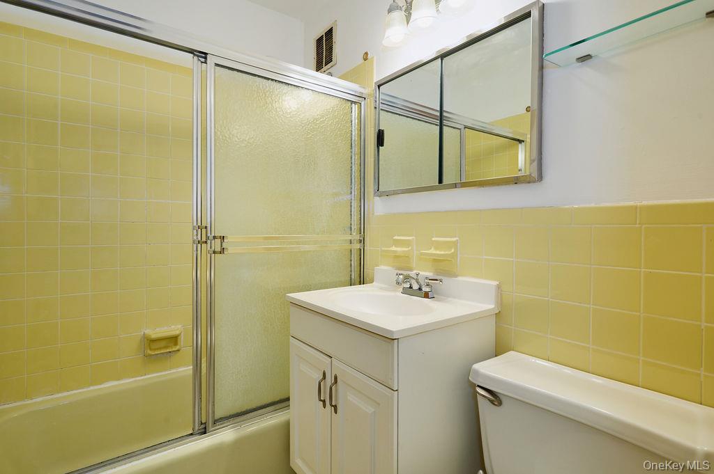 268 Throggs Neck Boulevard Property Photo 13