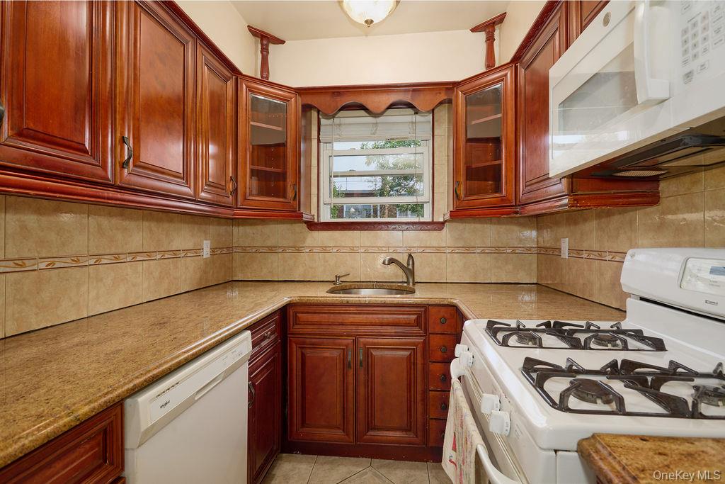 268 Throggs Neck Boulevard Property Photo 29