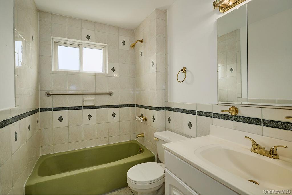 268 Throggs Neck Boulevard Property Photo 31