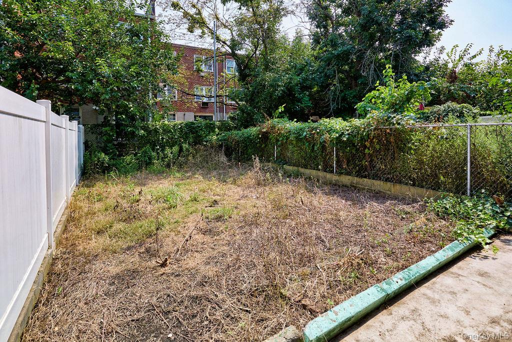 268 Throggs Neck Boulevard Property Photo 44