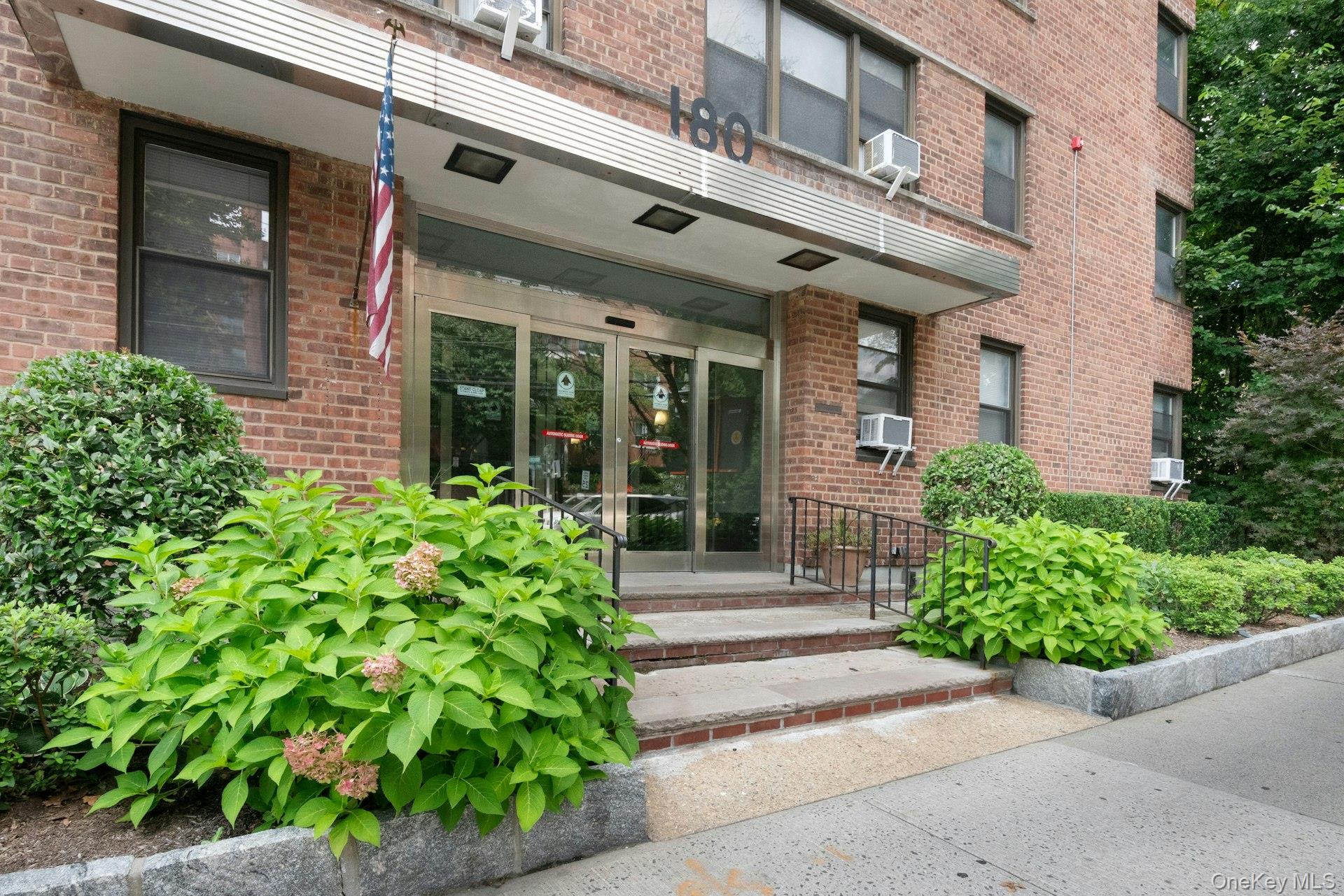 180 E Hartsdale Avenue 1e Property Photo 2