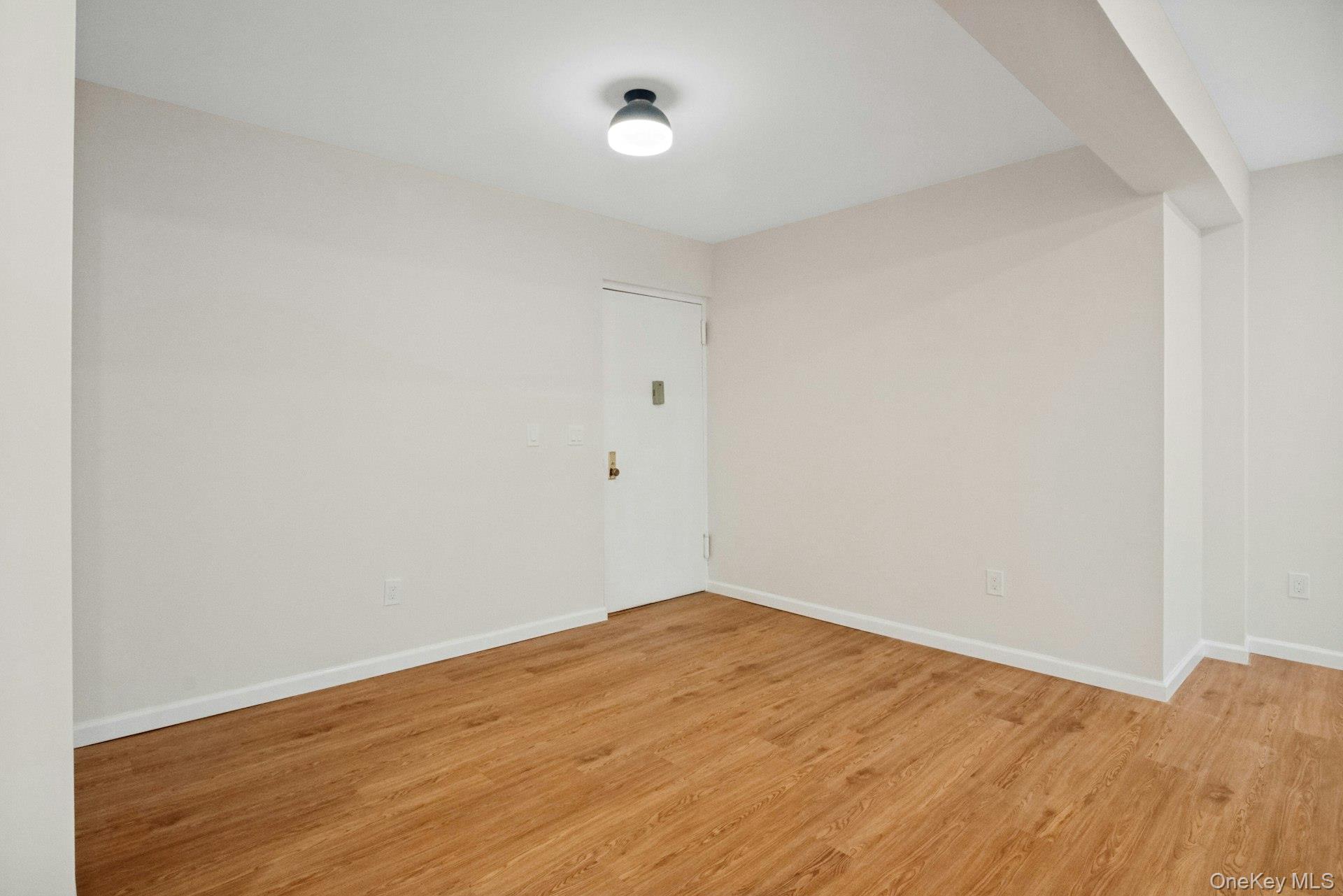 180 E Hartsdale Avenue 1e Property Photo 4