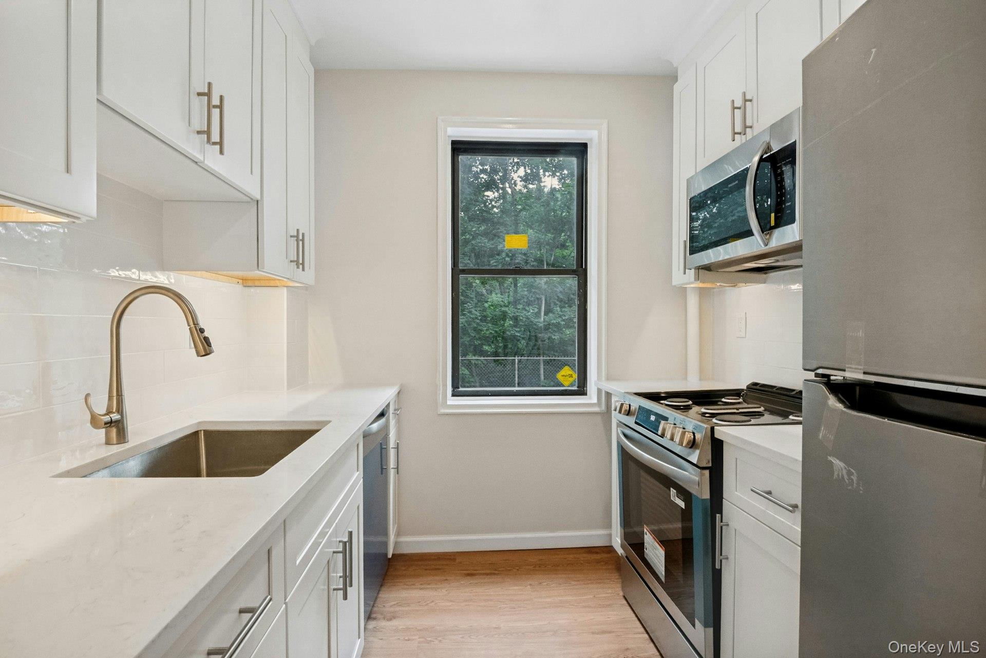 180 E Hartsdale Avenue 1e Property Photo 12