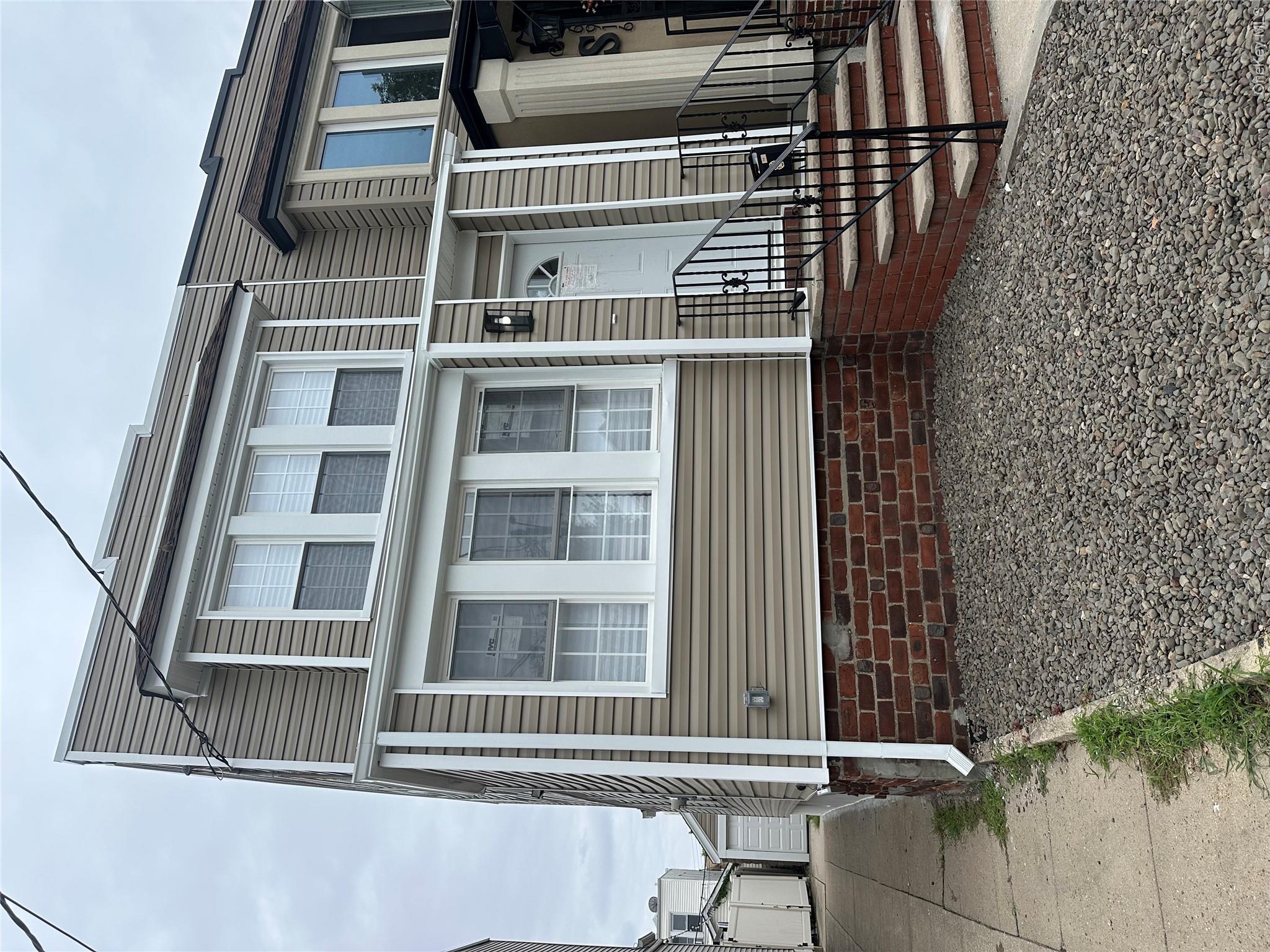6918 69th Street Property Photo 2