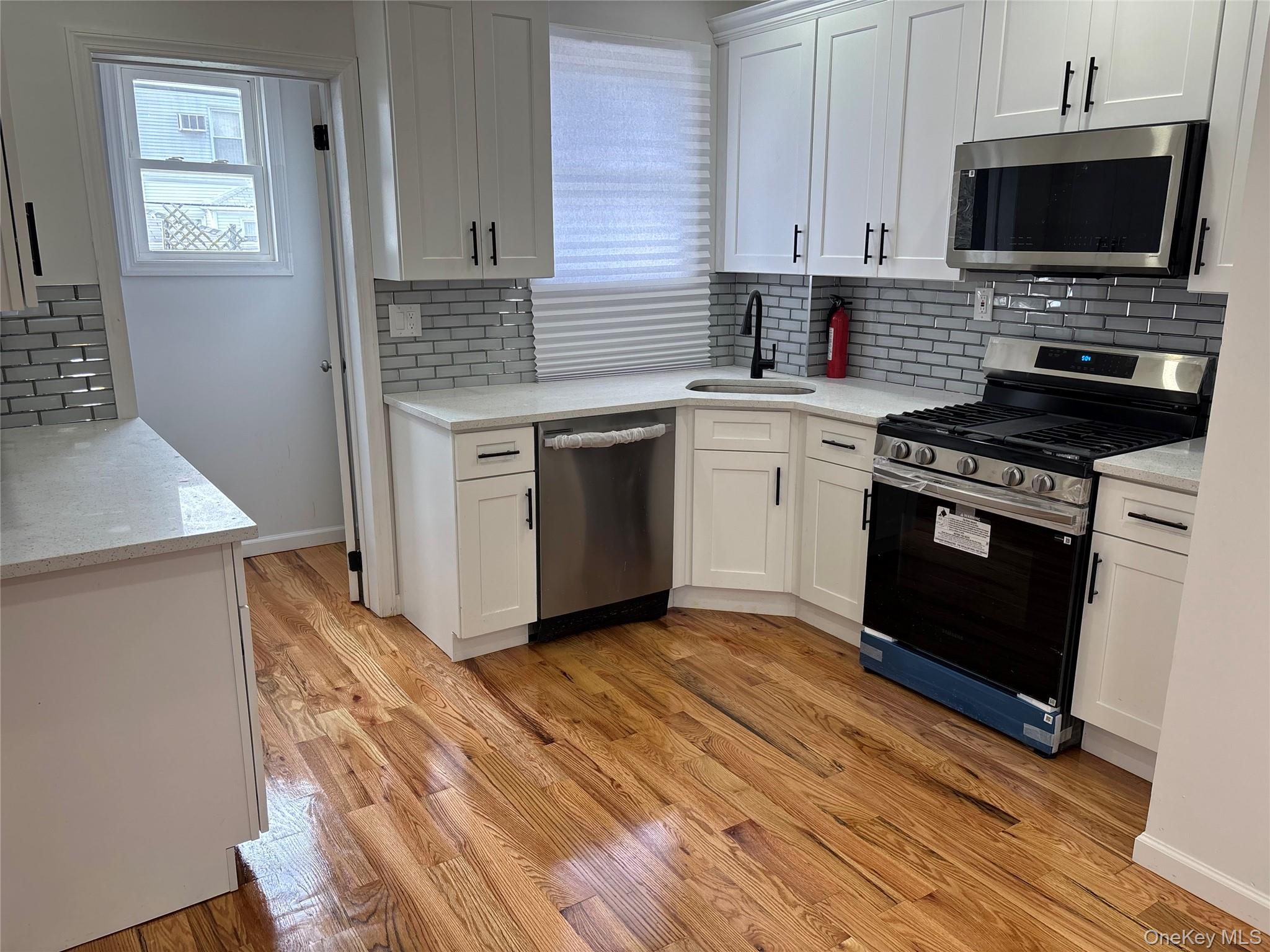 6918 69th Street Property Photo 3